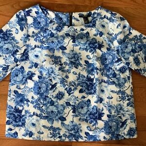 Forever 21 Dresden Blue sz L Timeless Style Cropped Long Sleeve Blue Floral EXLT